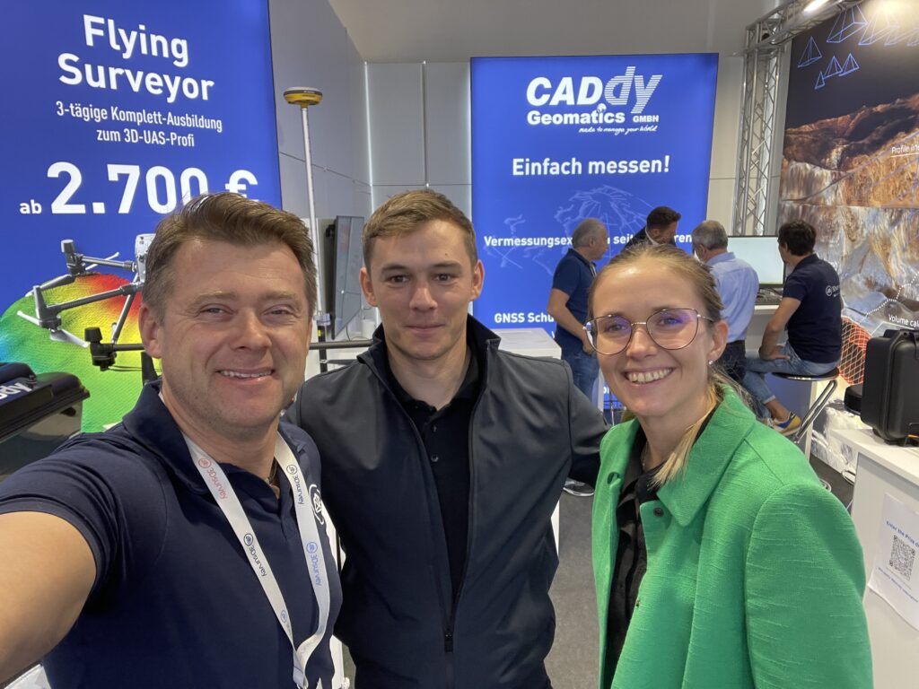 Selfie photo of 3Dsurvey CEO and 2 customers at the CADDY and 3Dsurvey booth at Bauma Expo 2022