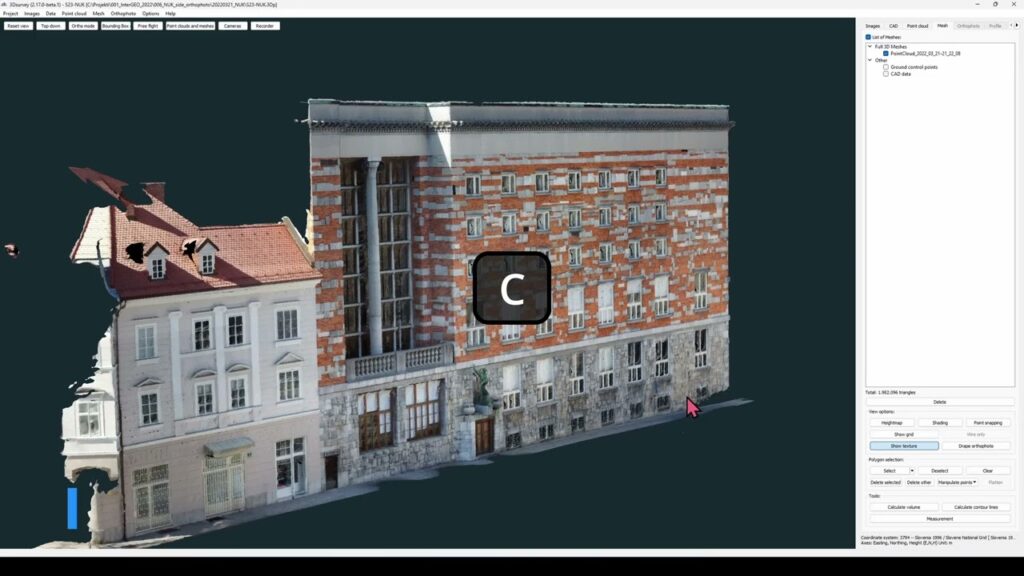 A screenshot of a facade mesh with the letter C overlayed