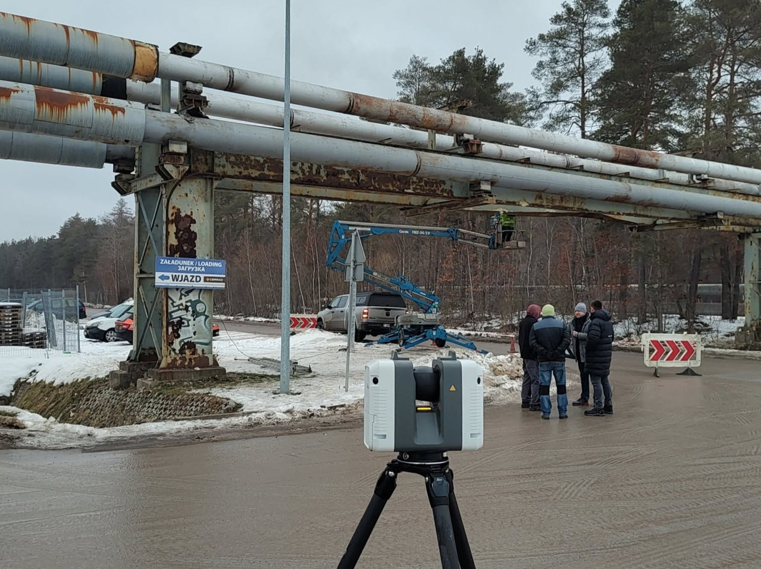 Safety inspection of above ground heat pipeline structure