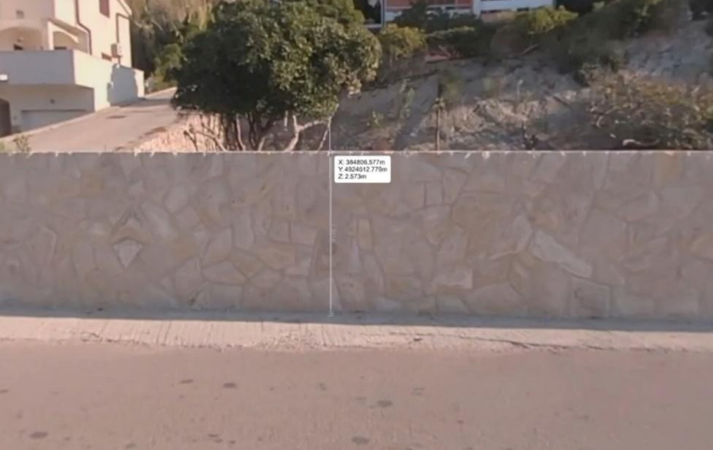 Wall height measurement using a georeferenced 360-degree panorama